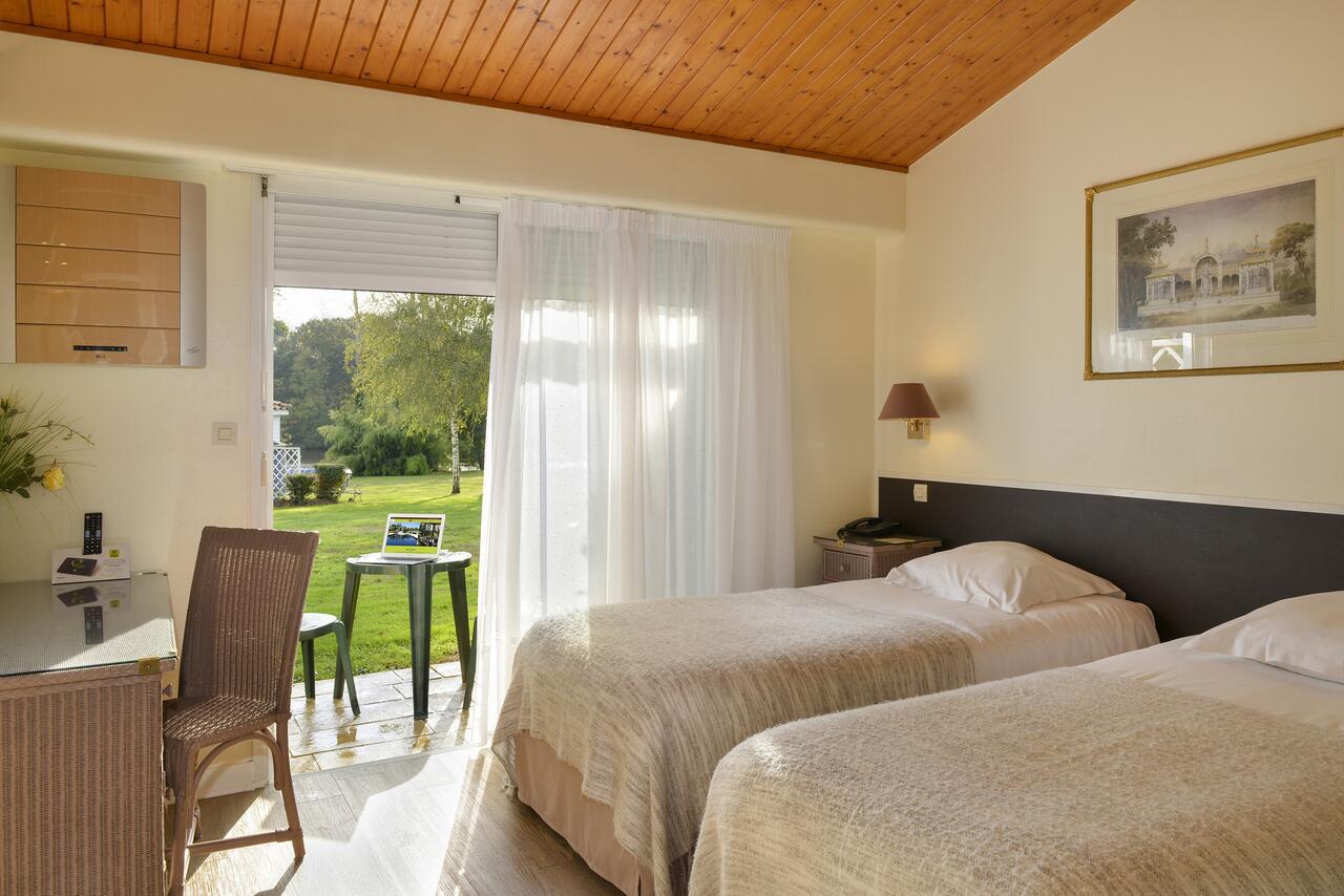Logis Hotel Val De Vienne Le Vigeant Eksteriør bilde