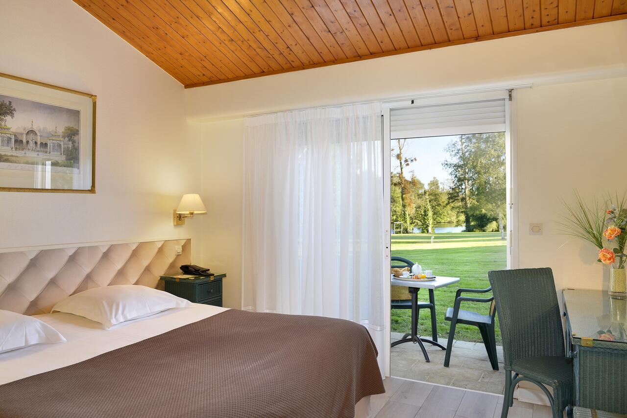 Logis Hotel Val De Vienne Le Vigeant Eksteriør bilde
