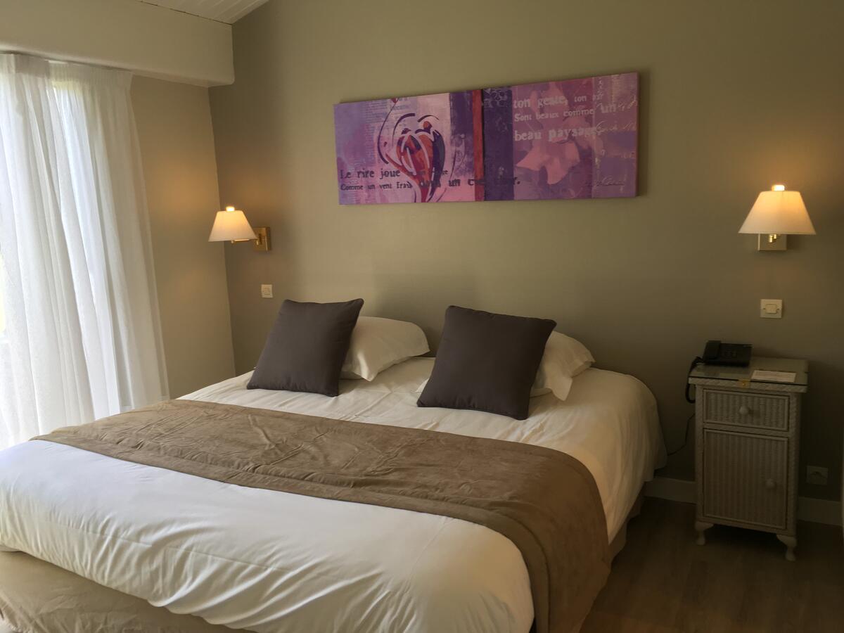 Logis Hotel Val De Vienne Le Vigeant Eksteriør bilde