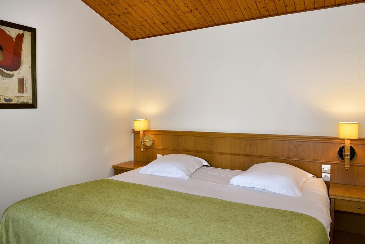 Logis Hotel Val De Vienne Le Vigeant Eksteriør bilde
