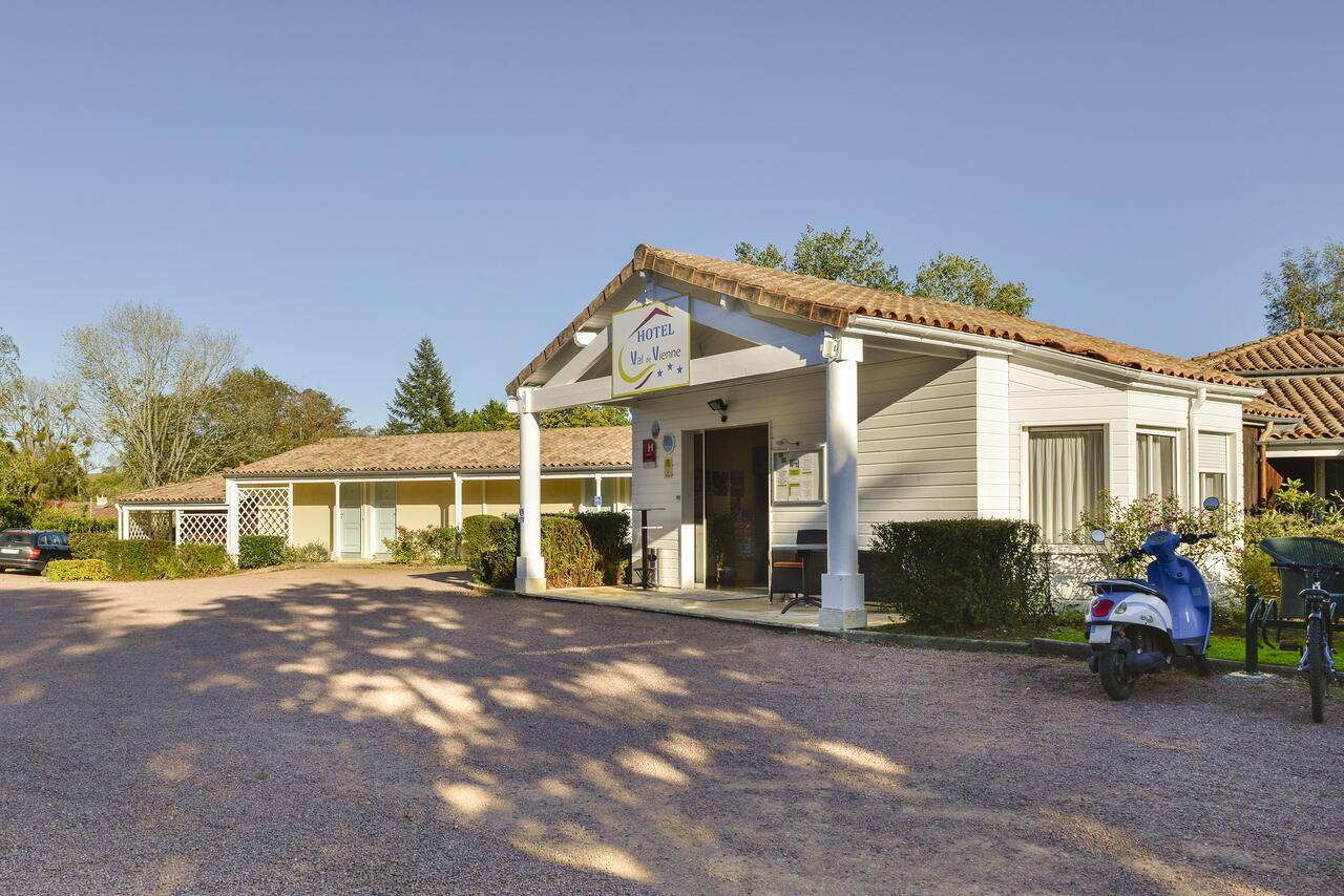 Logis Hotel Val De Vienne Le Vigeant Eksteriør bilde