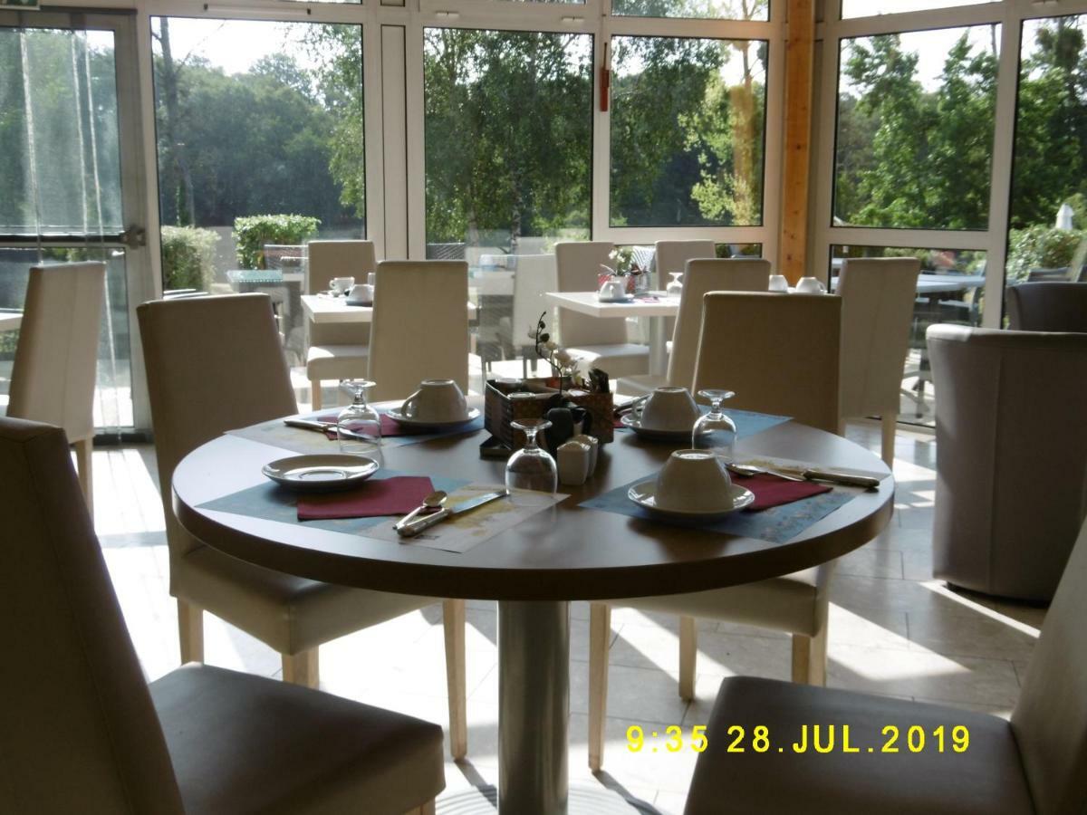 Logis Hotel Val De Vienne Le Vigeant Eksteriør bilde