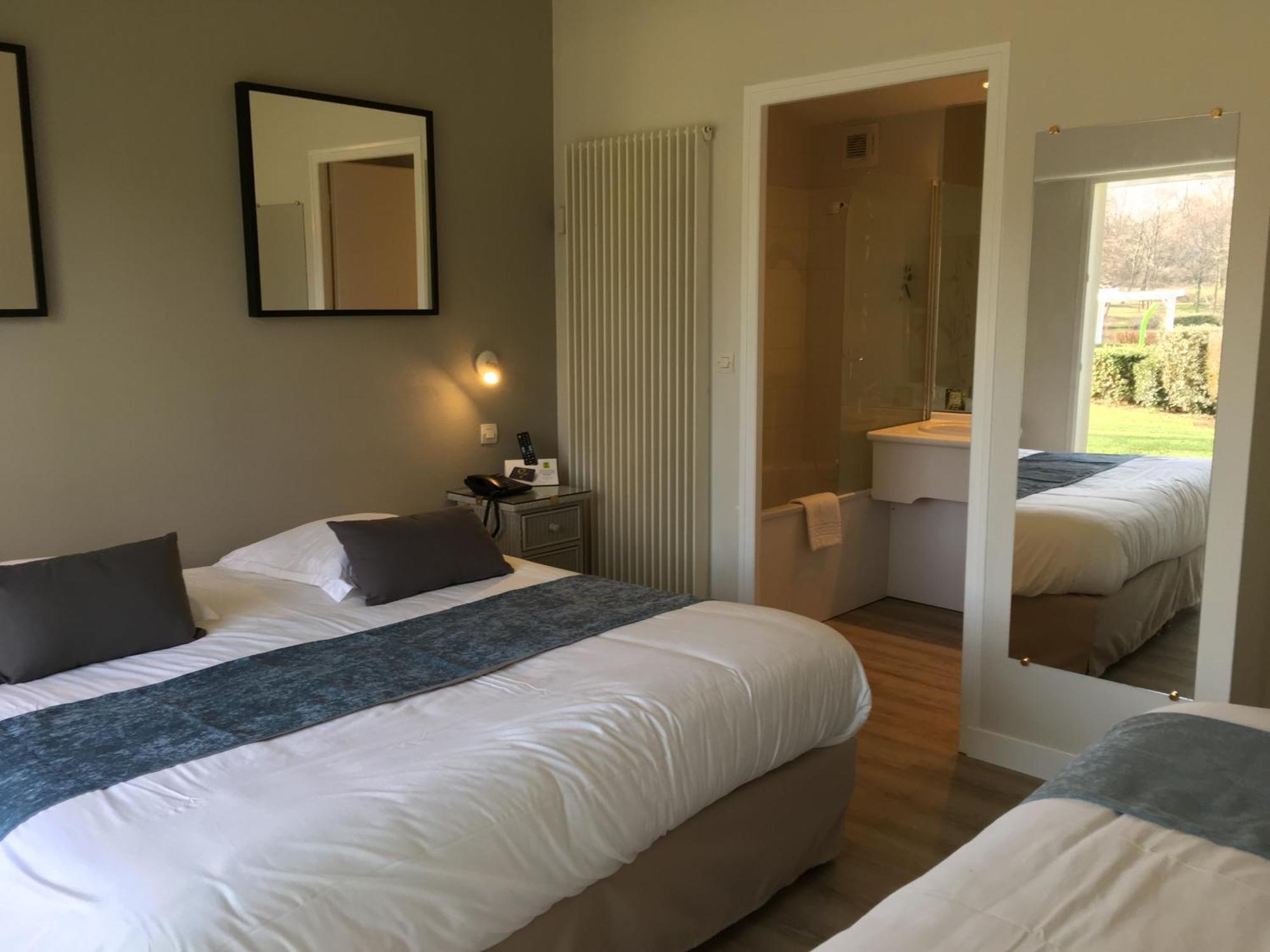 Logis Hotel Val De Vienne Le Vigeant Eksteriør bilde